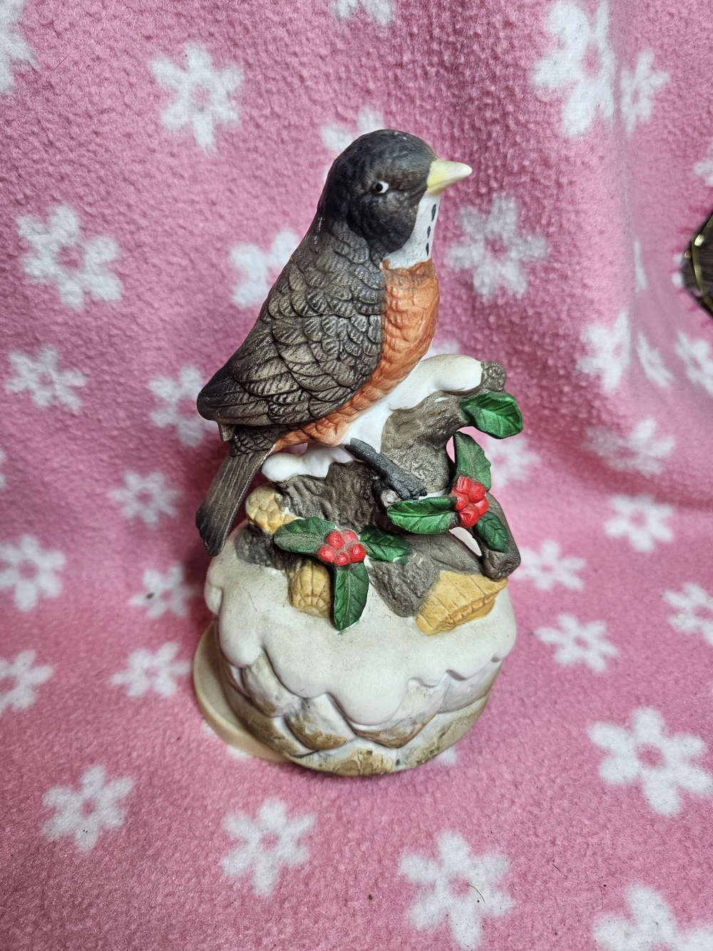 Vintage Ceramic Robin Music Box: Winter Holiday Decor